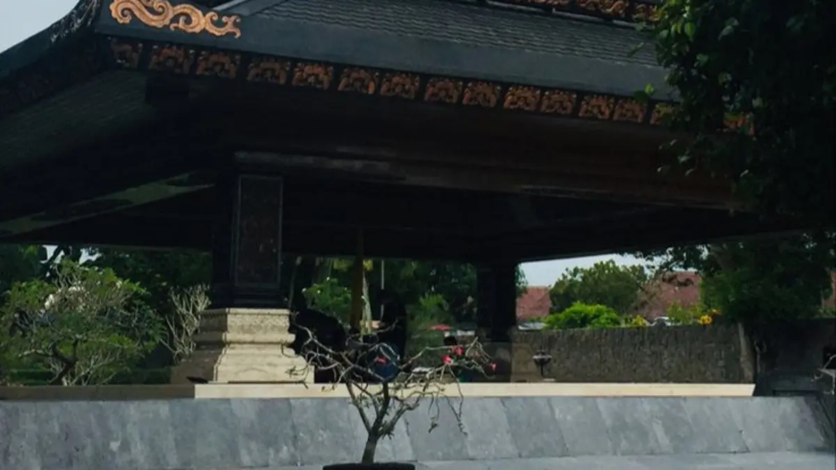 Wisata Makam Bung Karno di Blitar menawarkan pengalaman ziarah dan edukasi sejarah lengkap. Cek harga tiket, museum gratis, Gong Perdamaian Dunia, serta fasilitasnya.(Pinterest) 