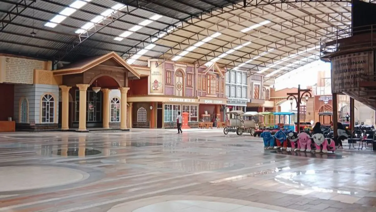 Kampung Coklat Blitar menawarkan wisata keluarga dengan puluhan wahana, galeri edukasi cokelat, kuliner, dan oleh-oleh lengkap. Simak harga tiket serta daya tariknya.(Pinterest)
