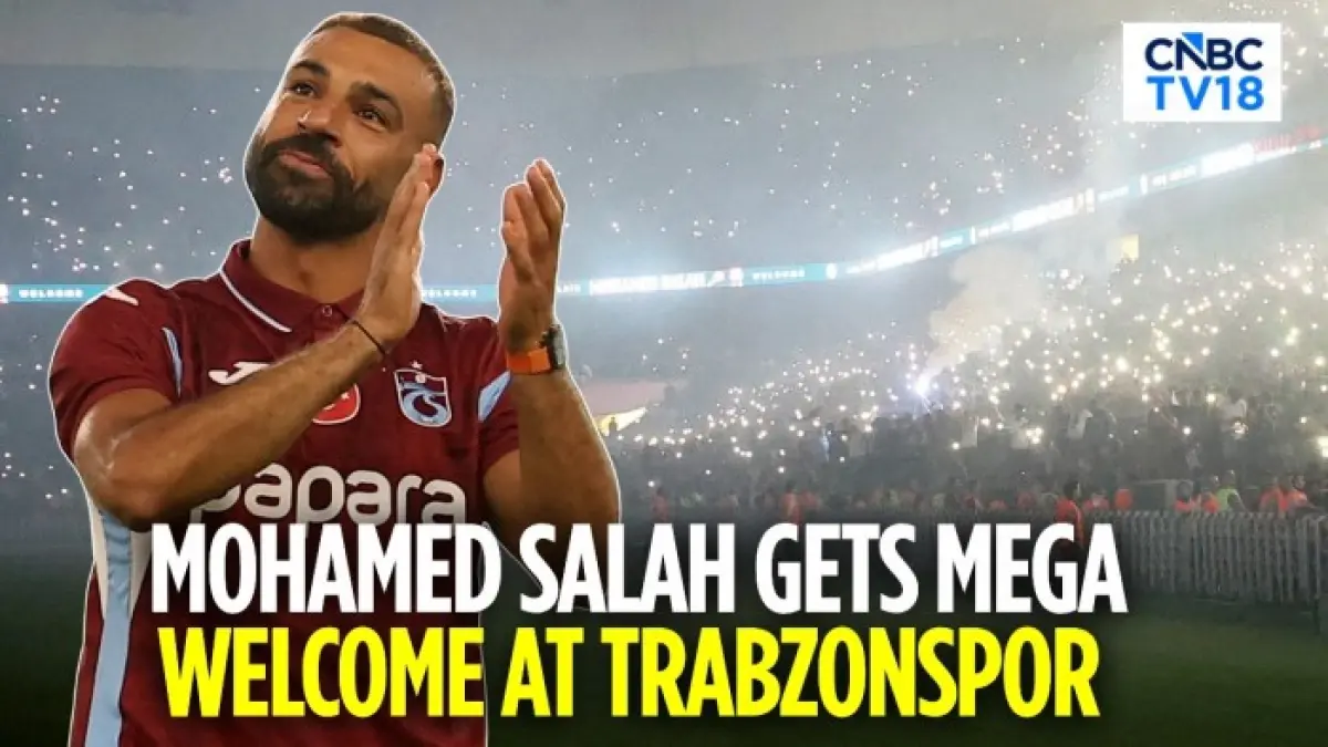 Mohamed Salah resmi diperkenalkan Trabzonspor dalam acara meriah. Ia disambut suporter dan bertekad memenangkan trofi bersama klub.