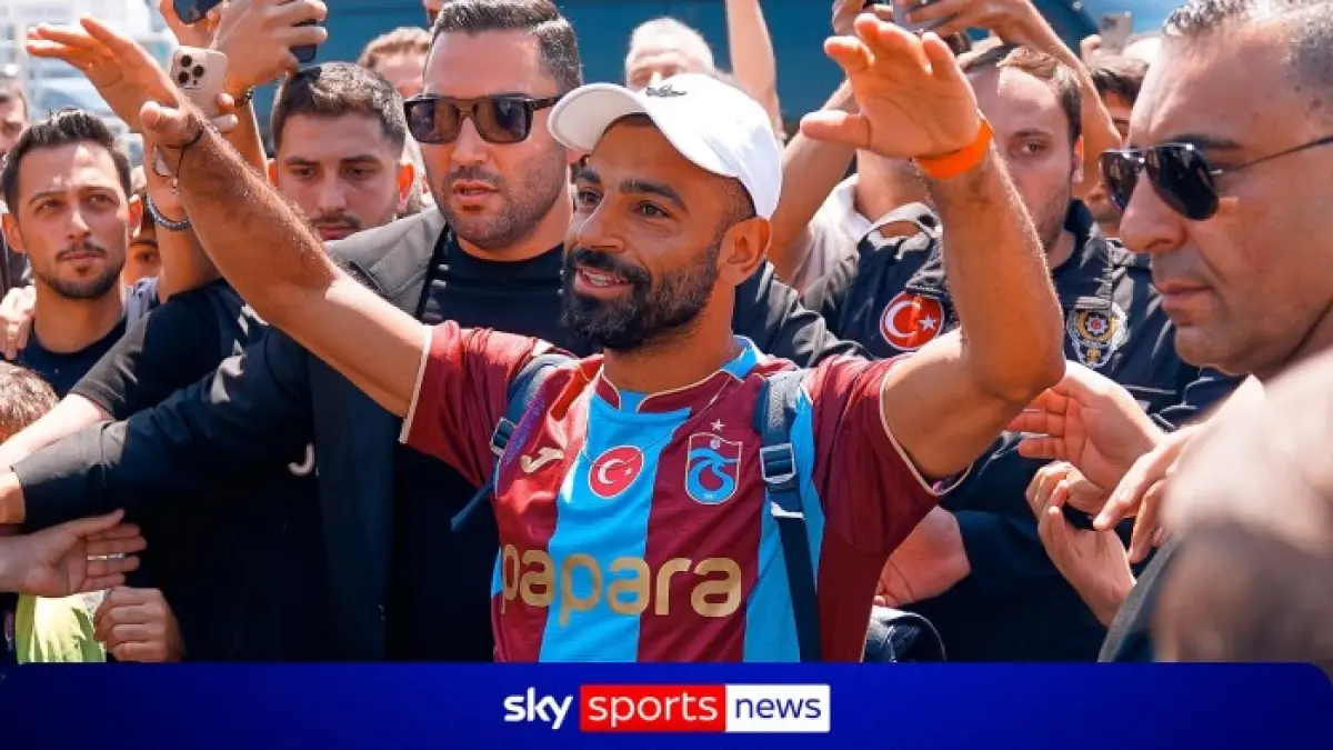 Mohamed Salah resmi ke Trabzonspor dengan kontrak dua tahun. Ia mendapat gaji sekitar Rp300 miliar per musim dan berpeluang tampil di Liga Europa.