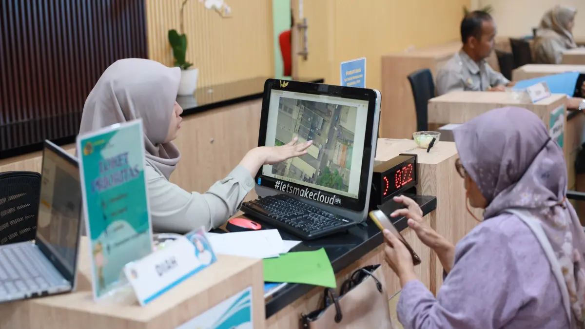 Pengukuran tanah merupakan salah satu tahapan yang harus dilalui masyarakat dalam proses pembuatan sertipikat. Selama ini, lamanya penyelesaian sertipikat kerap dipengaruhi oleh panjangnya antrean untuk mendapatkan jadwal pengukuran.