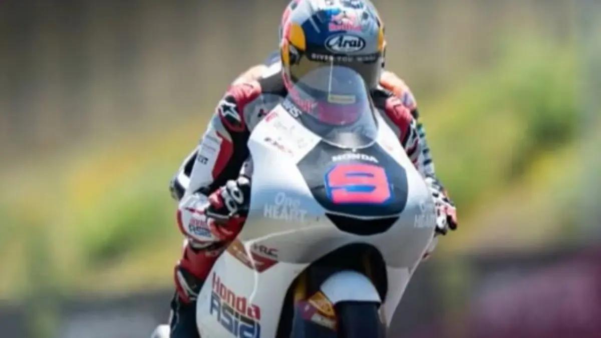 Feda Ega Pratama diklaim meraih P2 di Moto3 Silverstone dan dipuji legenda MotoGP. Namun, setelah ditelusuri, kabar tersebut ternyata hanya berita karangan untuk edukasi. (Pinterest) 