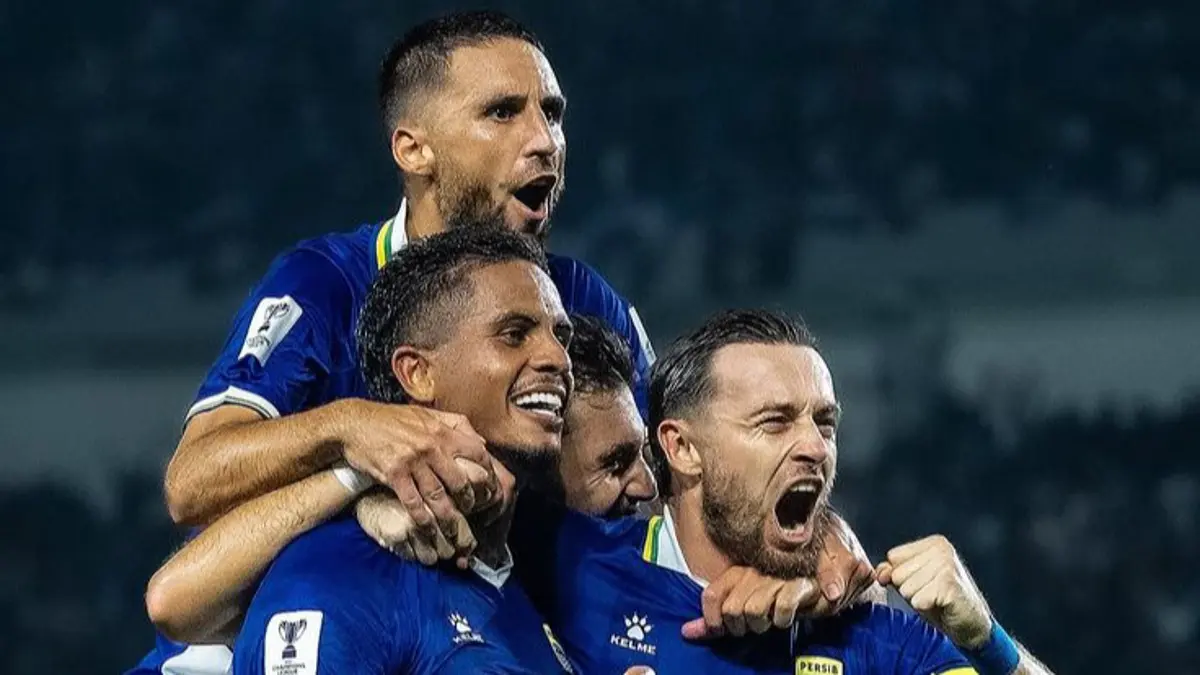 Persib Bandung kembali bertemu Persija Jakarta pada Super League 2026-2027. Duel rival abadi ini diprediksi berlangsung sengit. (Pinterest) 