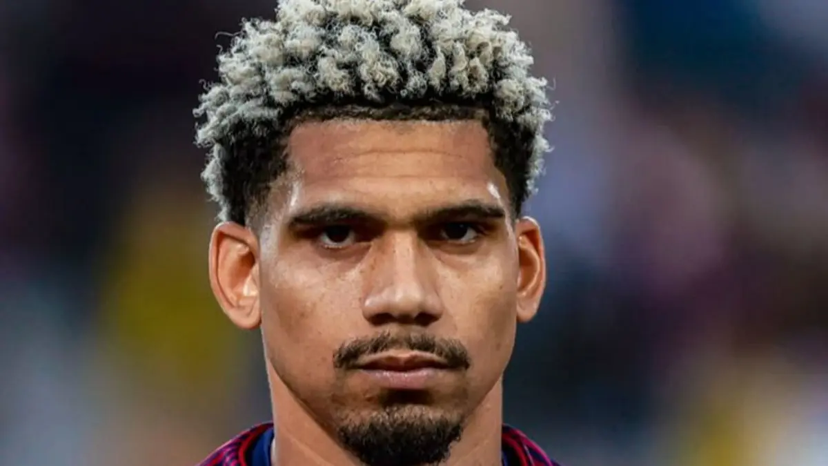 Liverpool dikaitkan dengan bek Uruguay saat menghadapi Barcelona. Rumor transfer lini belakang The Reds kembali mencuri perhatian. (Pinterest) 
