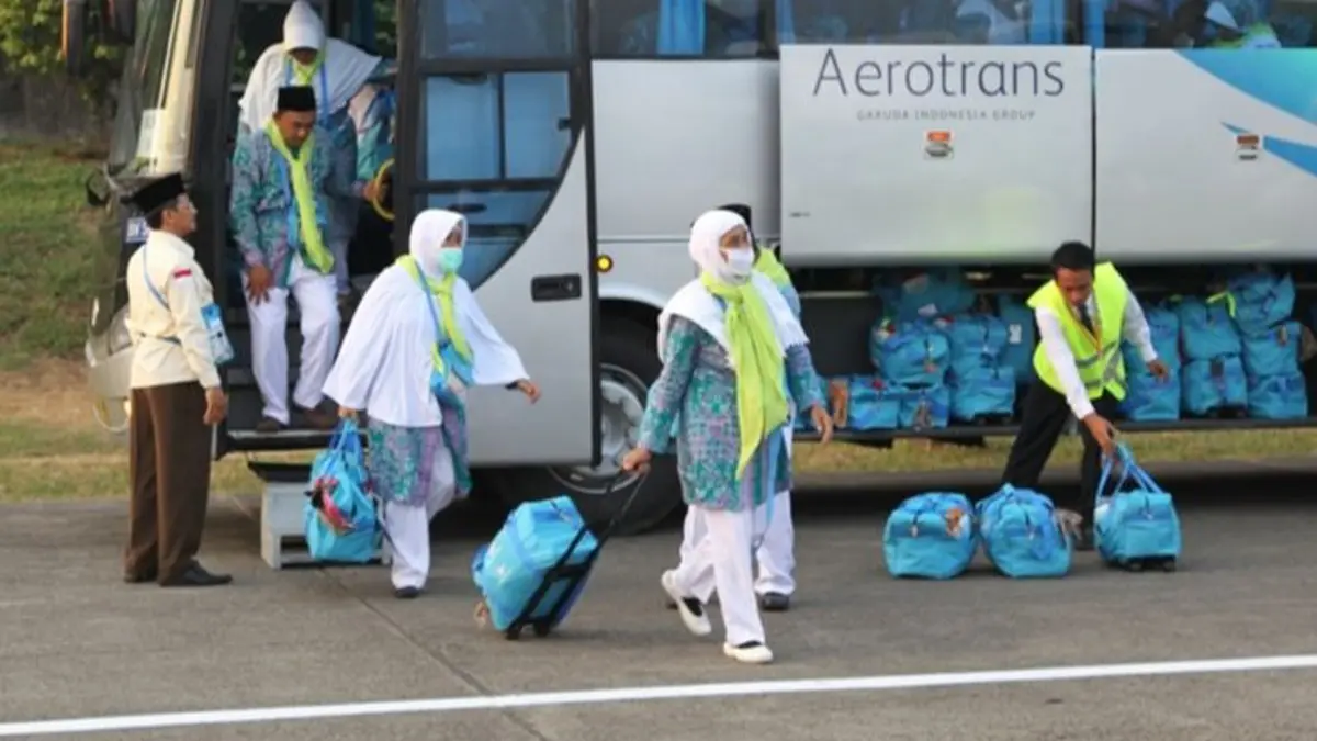 Pelaksanaan ibadah haji terdiri dari sejumlah tahapan penting, mulai dari ihram, wukuf di Arafah, mabit di Muzdalifah, hingga lempar jumrah di Mina. (Pinterest) 