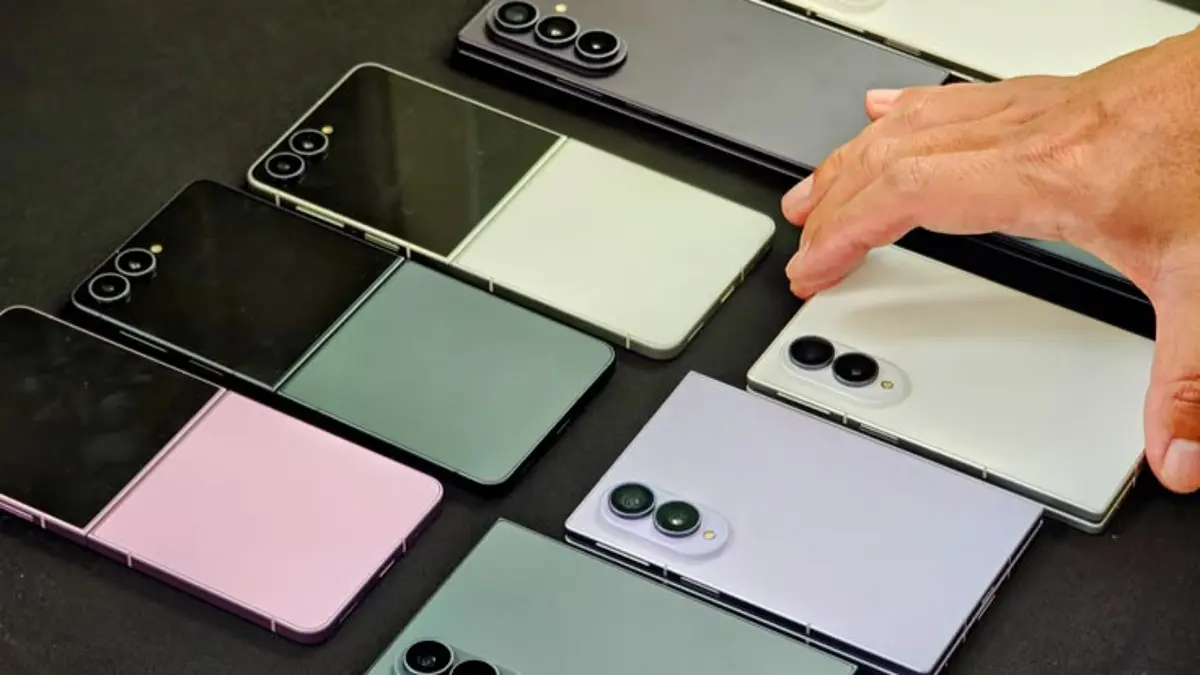 Samsung Galaxy Z Fold 8 Ultra hadir dengan baterai silikon karbon 5.000 mAh, charging 45W, kamera 200 MP, dan desain premium. (Pinterest) 