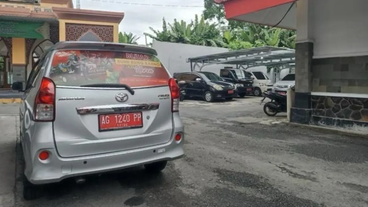 CB TAN/RADAR BLITAR
MASIH PRODUKTIF: Sejumlah kendaraan dinas yang terparkir di halaman Kantor Wali Kota Blitar.