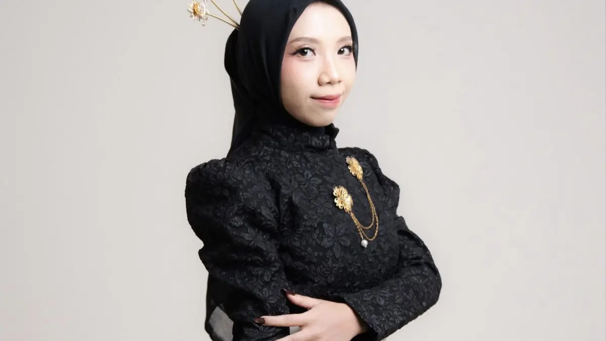 Novitasari mengajak Gen Z menerapkan skin positivity dan membangun kepercayaan diri tanpa terpaku pada standar kecantikan kulit putih.