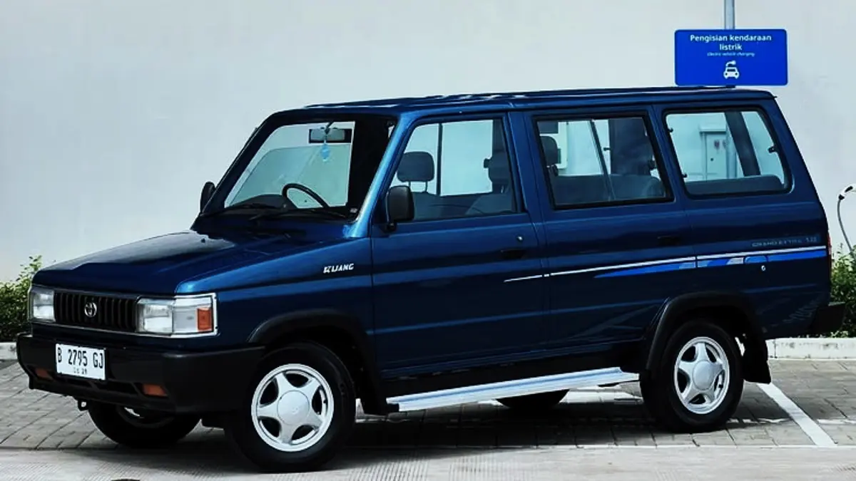 Kijang Grand Extra bekas tahun 1994 ditawarkan Rp46 juta. Tipe long, mesin 1.500 cc, pajak hidup hingga 2029, AC double blower dan interior original. (PINTEREST)