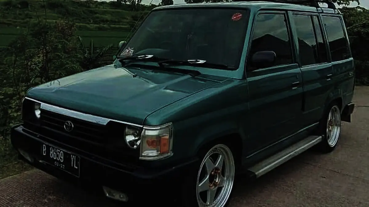 Kijang Grand Extra bekas tahun 1996 ini bikin penasaran. Full ori, tangan pertama, non-spet, mesin 1.800 cc dan ditawarkan Rp67,5 juta di Sleman. (PINTEREST)