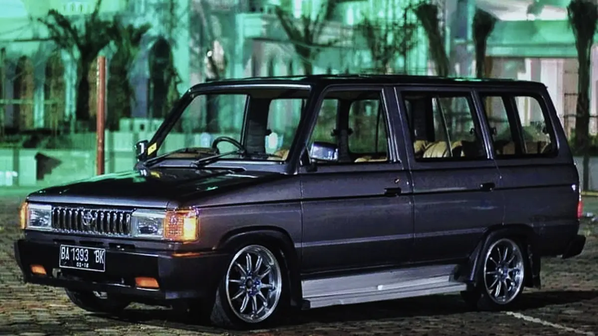 Kijang Grand Extra bekas tahun 1996 ini masih full ori, tangan pertama, dan nol spet. Ditawarkan Rp67,5 juta di Sleman. Kondisinya bikin pencinta mobil lawas penasaran. (PINTEREST)
