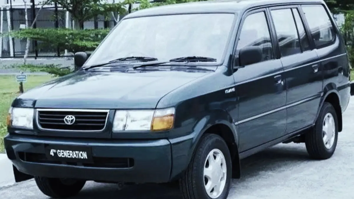 Kijang LGX bekas 2003 dengan KM 136 ribu ditawarkan Rp74 juta nego. Mesin 1.800 cc, interior terawat, AC double blower dingin dan pajak aktif. (PINTEREST)
