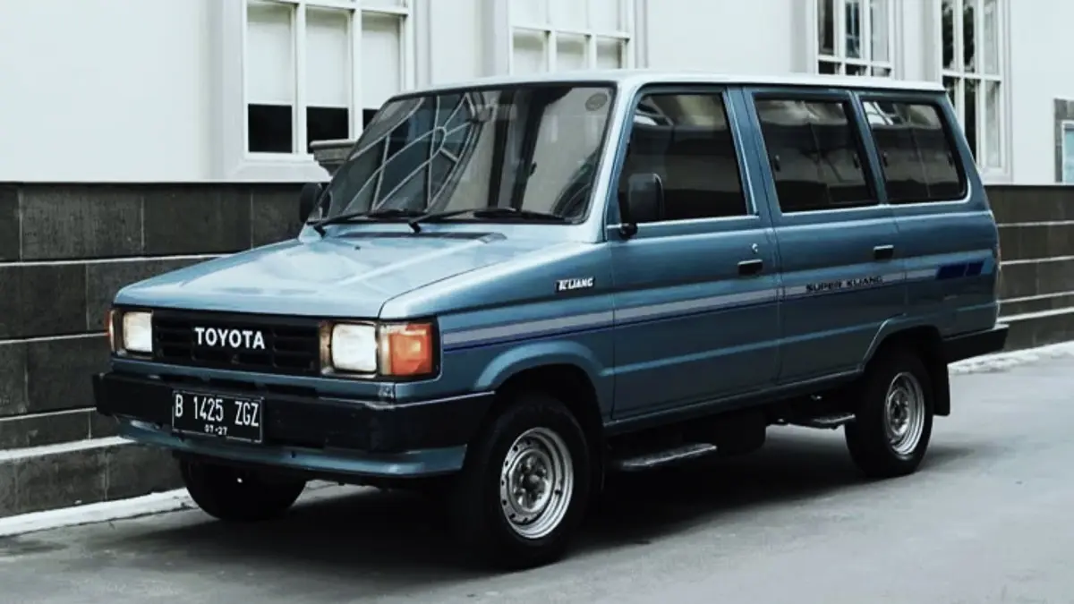 Kijang LGX bekas diesel tahun 2002 ini punya cat original, interior retrim, AC dingin, power window dan mesin yang diklaim halus. Intip kondisinya! (PINTEREST)
