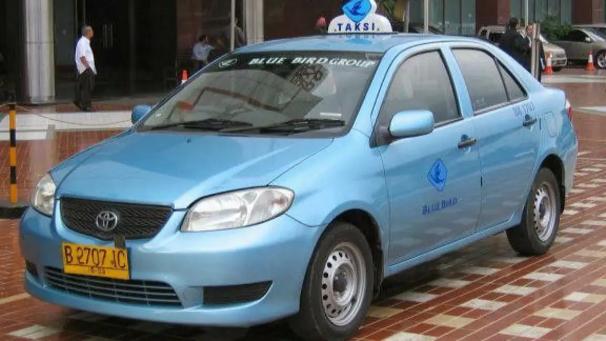 Mobil Bekas Taksi Bluebird kini bisa tampil seperti mobil baru. Upgrade tipe G mulai Rp10 jutaan, dapat pelek dan ban baru, head unit Android serta garansi.(Pinterest)