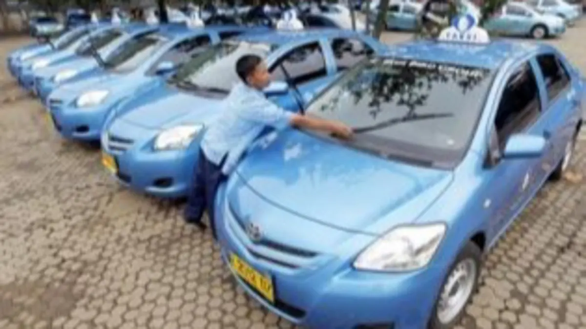 Mobil Bekas Taksi Bluebird punya pilihan menarik. Toyota Limo mulai Rp80 juta dan Avanza Rp110 juta, lengkap dengan opsi upgrade serta garansi.(Pinterest)