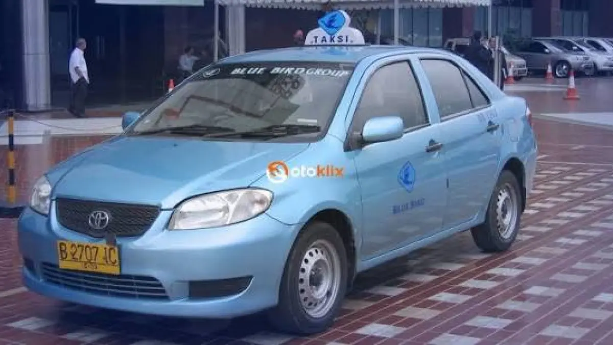 Mobil bekas taksi di Cipayung, Jakarta Timur, viral di YouTube dan diburu pembeli. Toyota Etios sedan sekitar Rp33 juta disebut sudah habis.