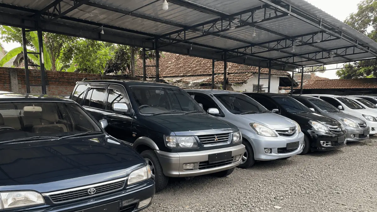 Stok mobil bekas Haji Rahmat Motor kembali diperbarui dengan beragam pilihan unit dan harga. Mulai dari mobil keluarga hingga mobil Eropa, calon pembeli bisa datang langsung untuk mengecek kondisi kendaraan sebelum membeli.