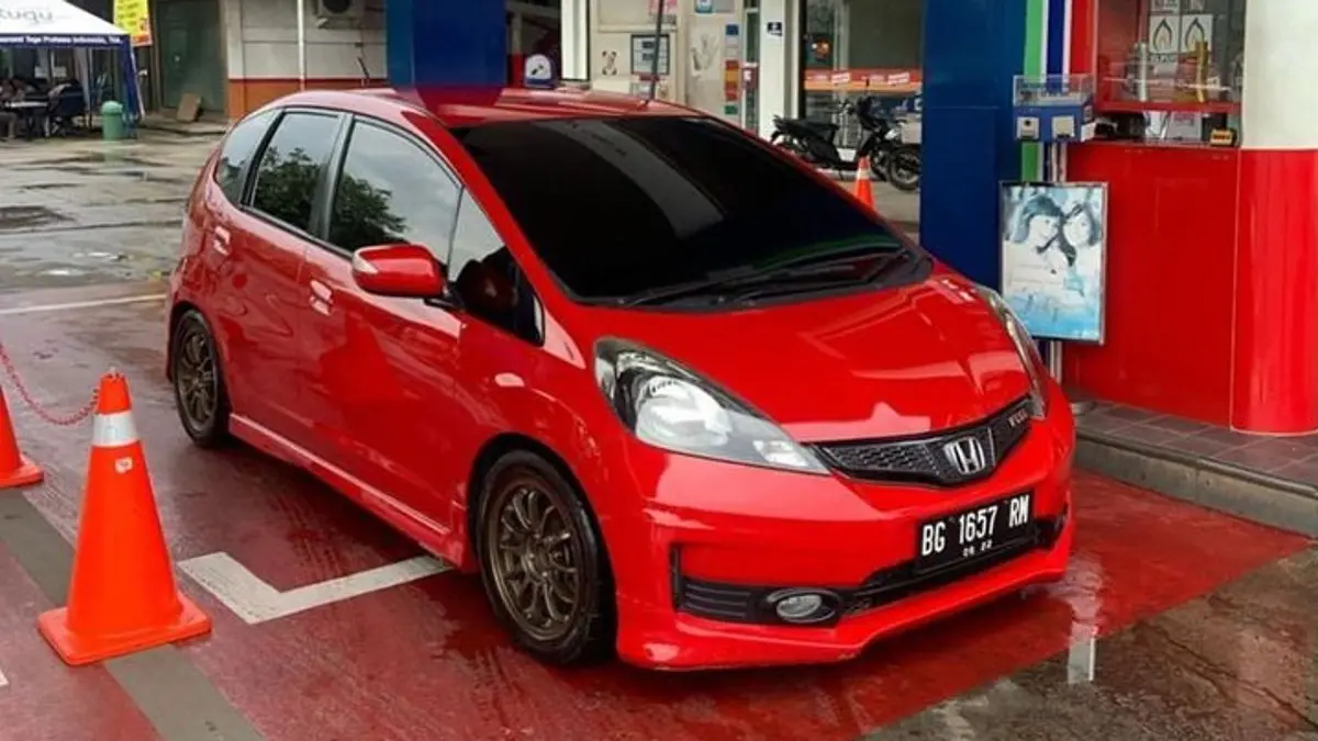 Honda Jazz GE8 2014 bekas masih punya harga tinggi meski berusia lebih dari 10 tahun. Simak harga, alasan diburu, dan bagian wajib dicek. (PINTEREST)
