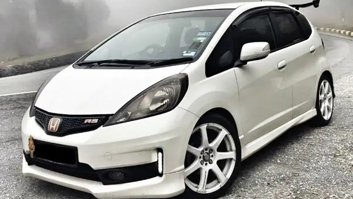 Honda Jazz GE8 masih diminati berkat desain timeless, kabin lega, mesin responsif, dan handling menyenangkan. Simak kelebihan dan kekurangannya! (PINTEREST