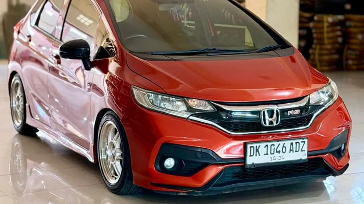 Honda Jazz GE8 vs GK5 masih jadi pilihan mobil bekas. Simak perbedaan transmisi, karakter dan tips memilih unit terbaik. (PINTEREST)