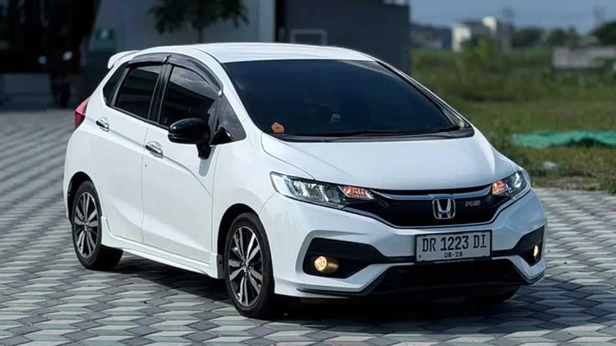 Honda Jazz RS bekas masih diburu meski sudah discontinue. Desain sporty, mesin bertenaga, kabin lega, dan Ultra Seats jadi alasan harganya tetap stabil. (PINTEREST)
