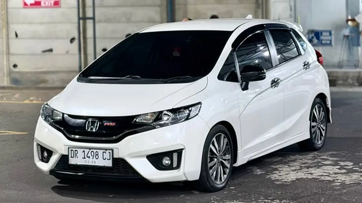 Honda Jazz RS tetap menarik di pasar mobil bekas meski sudah discontinue. Simak keunggulan, performa, konsumsi BBM, dan alasan harganya masih stabil. (PINTEREST)
