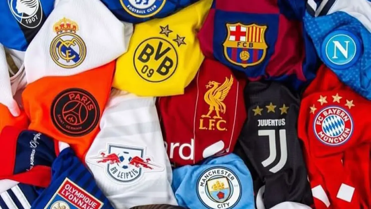 Jersey klub Eropa musim 2025/2026 resmi hadir dengan desain baru. Simak tampilan terbaru Manchester United, Chelsea, Juventus, PSG hingga Barcelona.(Pinterest)