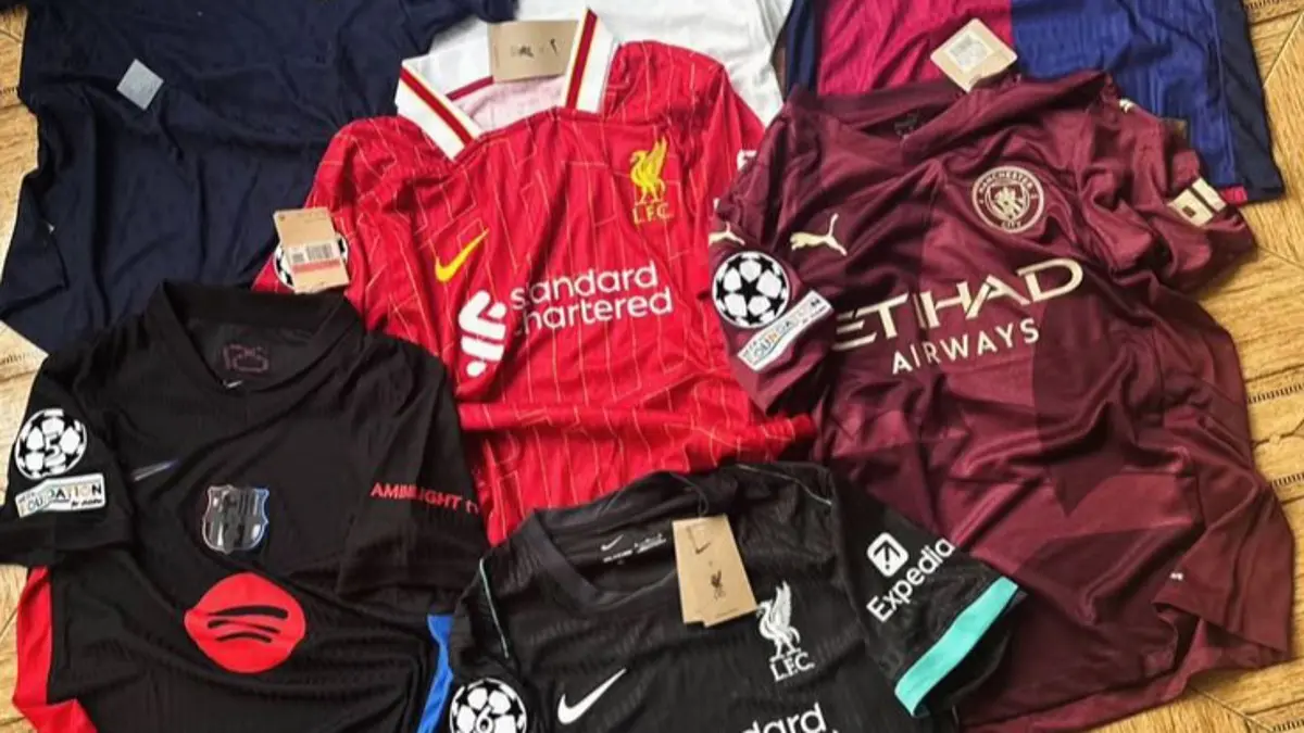 Jersey Piala Dunia 2026 resmi diperkenalkan Adidas, Nike, dan Puma. Simak desain unik, teknologi terbaru, serta makna budaya di balik setiap seragam tim.(Pinterest)