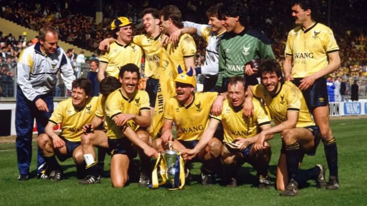Klub sepak bola milik orang Indonesia semakin bertambah, mulai Oxford United, Como 1907, Lecce hingga Brisbane Roar. Simak daftar lengkapnya di sini.(Pinterest)