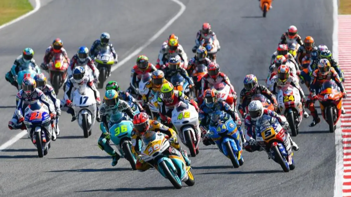 Hasil Moto3 Inggris 2026: Veda Ega Pratama finis di posisi 9, sementara David Almansa keluar sebagai juara GP Inggris di Silverstone.(Pinterest)