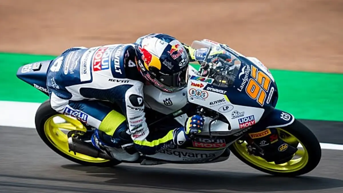 Hasil Race Moto3 hari ini, David Almansa juara Inggris 2026 dan Veda Pratama finis kesembilan. Simak klasemen serta peluang Veda! (PINTEREST)