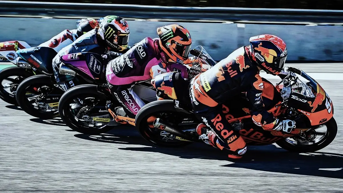 Hasil race Moto3 hari ini di GP Inggris 2026: David Almansa juara, Veda Ega Pratama finis ke-9. Simak klasemen dan jadwal berikutnya. (PINTEREST)