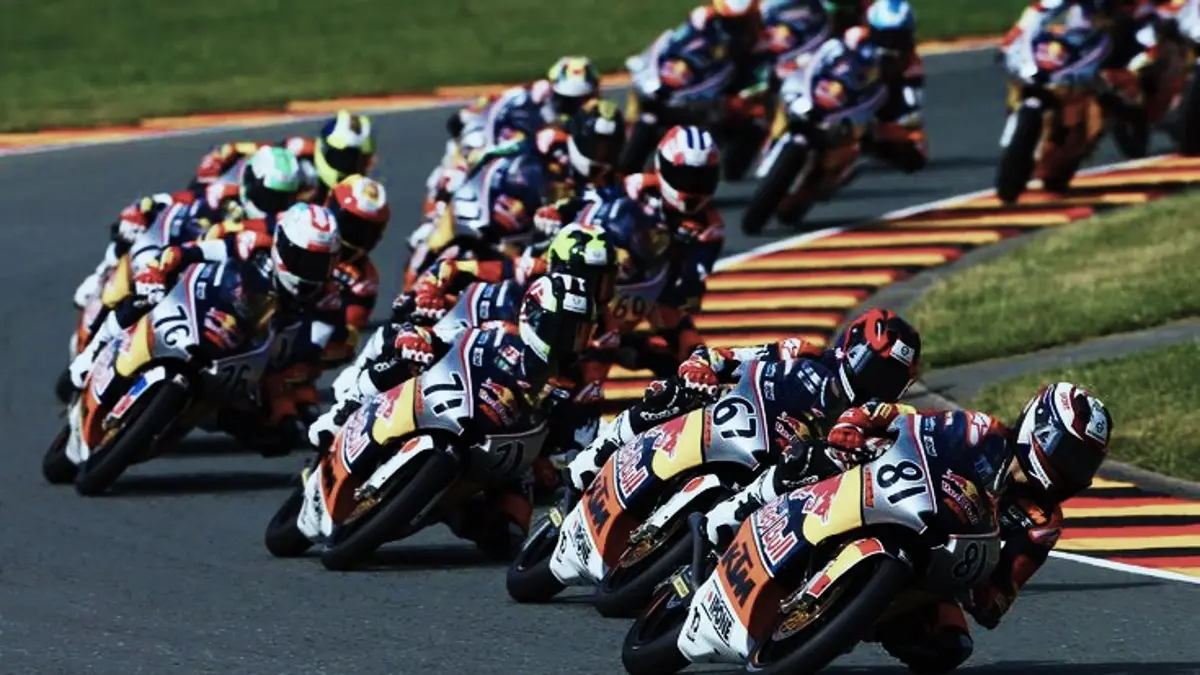 Red Bull Rookies Cup 2026 kembali disorot setelah Brian Uriarte crash di Silverstone. Jaraknya dengan Veda Ega Pratama kini makin tipis. (PINTEREST)