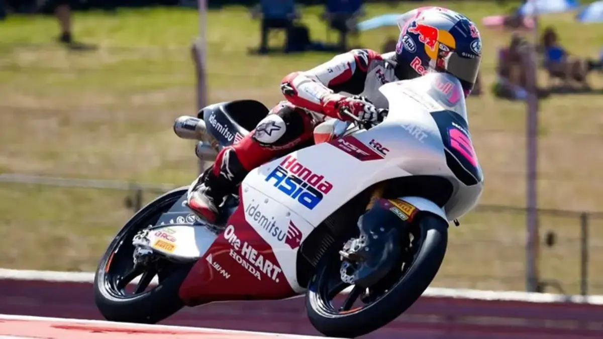 Veda Ega Pratama finis P9 di Moto3 Silverstone dan kini mengoleksi 97 poin. Bos Dorna memuji pembalap Indonesia sebagai magnet baru motorsport.(Pinterest)