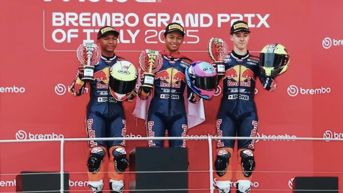 Veda Ega Pratama terbaru mencuri perhatian usai finis ke-9 dari start ke-15 di Moto3 Inggris. Simak comeback dan isu masa depannya! (PINTEREST)