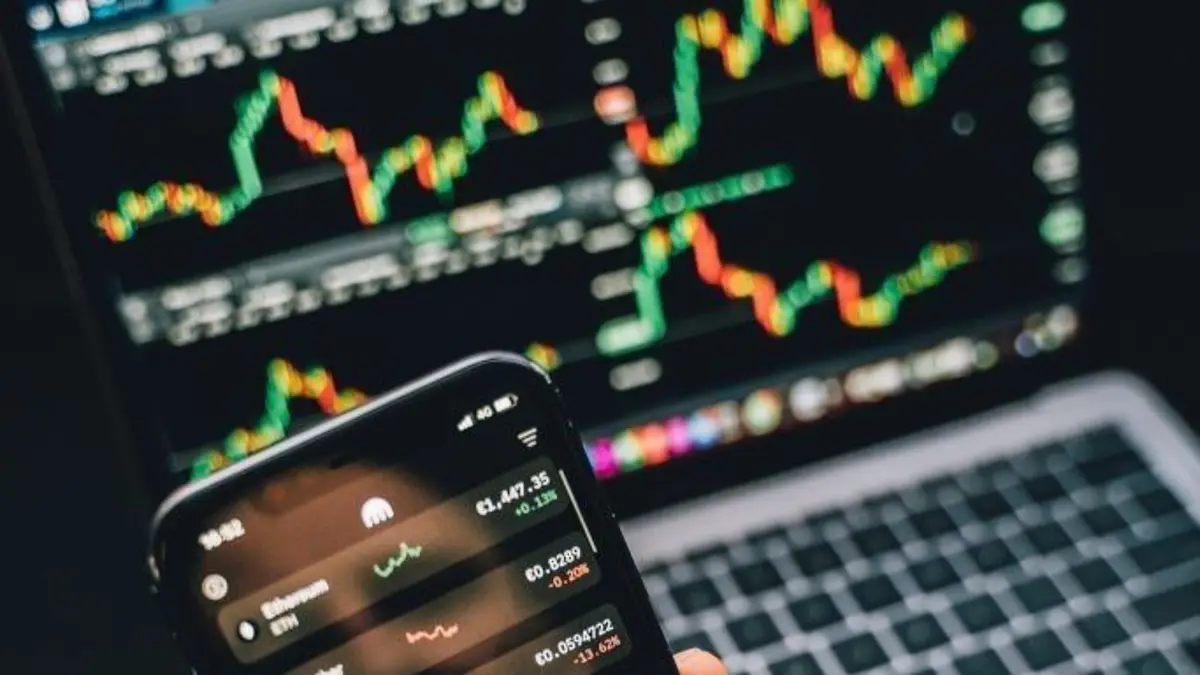 Investasi terbaik untuk pensiun dibahas lewat ranking 22 instrumen, dari deposito, saham, properti hingga Bitcoin. Mana yang paling layak dipilih?(Pinterest)