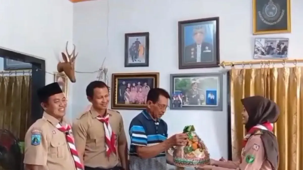 Jajaran Dindik Jatim anjangsana ke keluarga Veteran pejuang Kemerdekaan RI , Sabtu (15/8/2026).