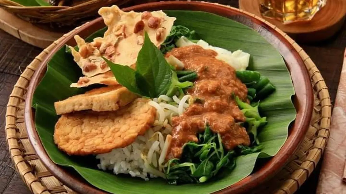 Kuliner Malang 2026 punya banyak makanan legendaris, dari pecel, rawon, orem-orem hingga sego resek yang wajib masuk daftar wisata kuliner. (PINTEREST)
