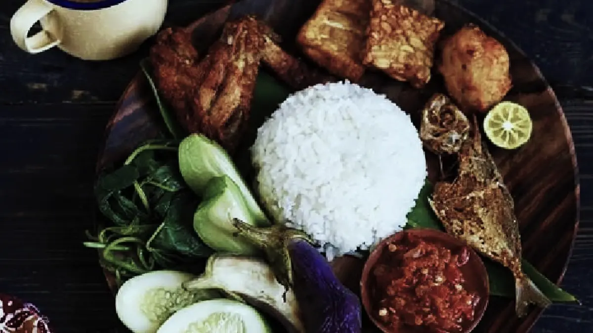 Kuliner Malang punya banyak makanan legendaris, dari rawon, pecel, orem-orem hingga sego resek yang telah bertahan puluhan tahun. (PINTEREST)
