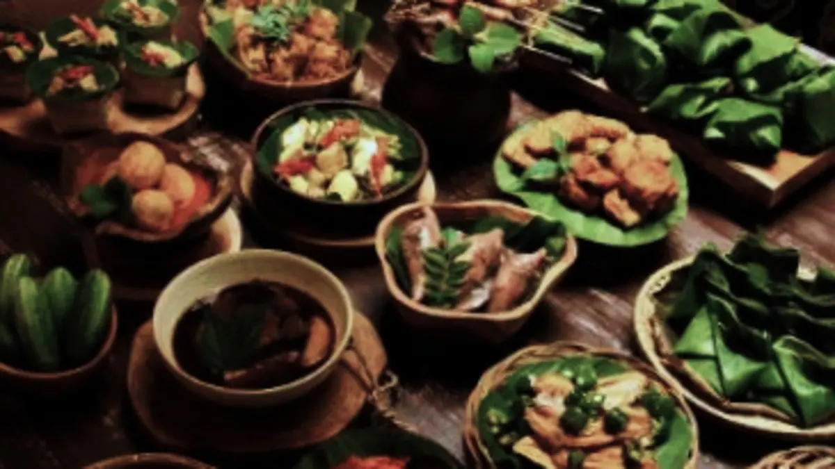 Rekomendasi kuliner Surabaya 2026 yang wajib dicoba mulai dari bebek bumbu ireng, soto, kare kambing, tahu campur hingga sego sambal pedas. (PINTEREST)