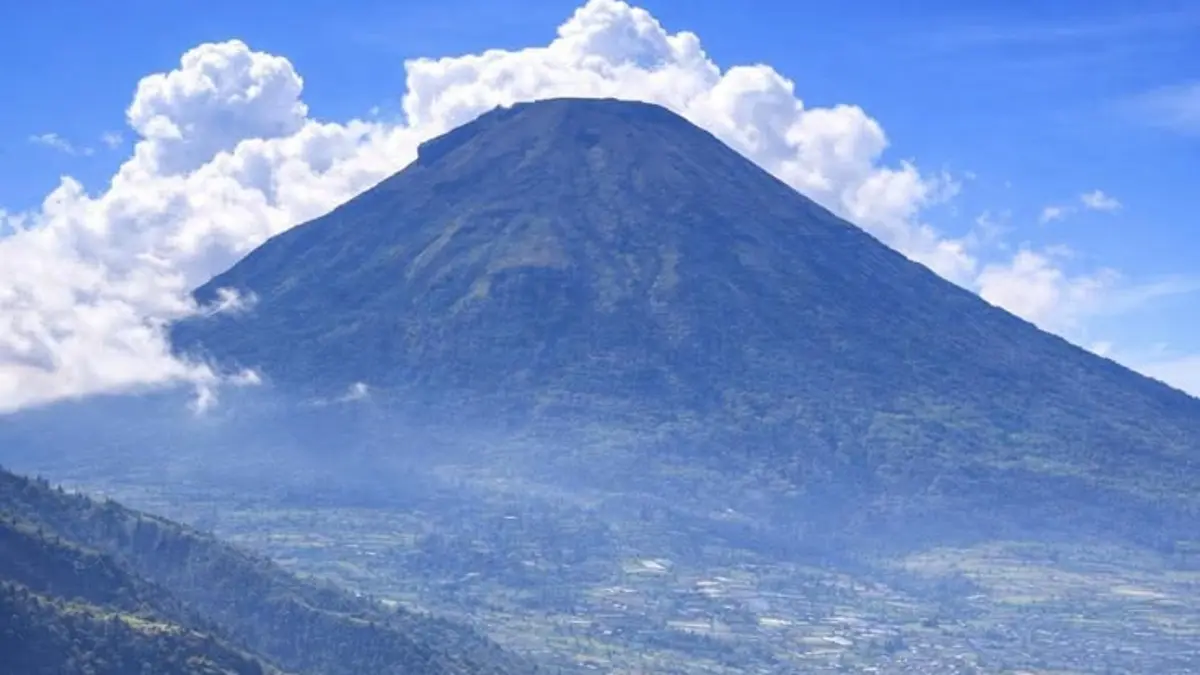 Rekomendasi wisata alam di Indonesia dari pantai, gunung hingga taman laut. Temukan destinasi eksotis untuk liburan berikutnya. (PINTEREST)