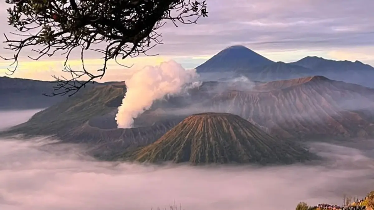 Rekomendasi wisata alam di Indonesia ini menghadirkan 10 destinasi menakjubkan di Pulau Jawa, dari Tumpak Sewu hingga Green Canyon. (PINTEREST)