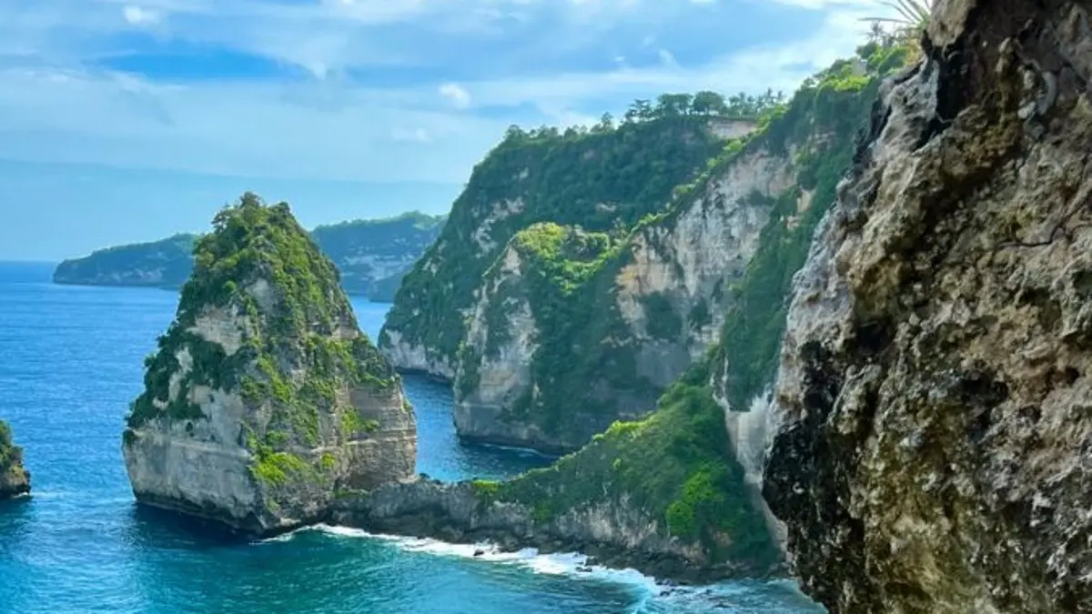 Rekomendasi wisata alam di Indonesia menawarkan pantai, gunung, danau hingga taman laut. Simak destinasi eksotis untuk inspirasi liburan. (PINTEREST)