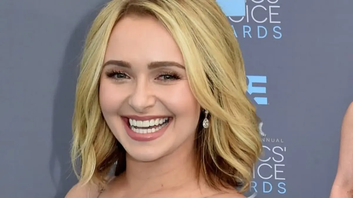 Hayden Panettiere meninggal dunia di usia 36 tahun. Polisi masih menyelidiki penyebab kematian, sementara dugaan overdosis belum dikonfirmasi secara resmi.(Pinterest)