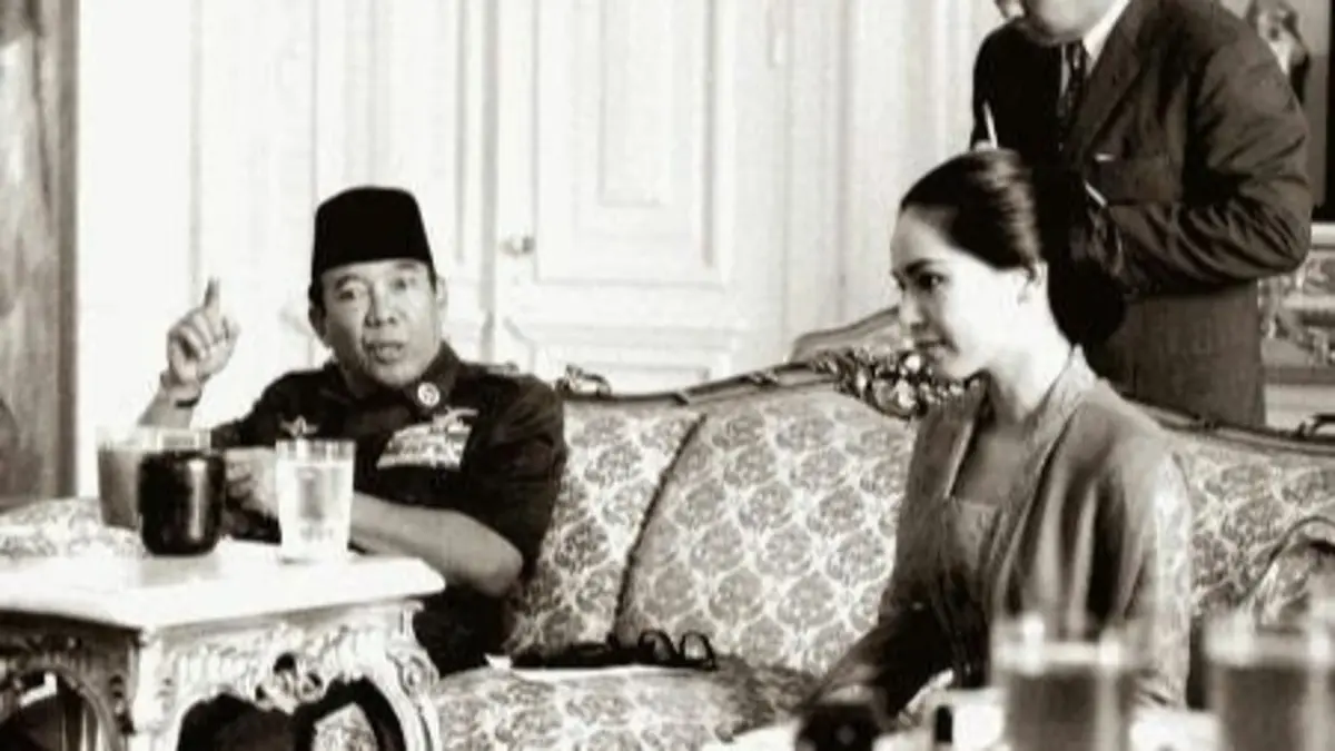 Kisah cinta Soekarno dan Ratna Sari Dewi menjadi romansa lintas negara yang diuji gejolak politik Indonesia hingga perubahan kekuasaan era 1960-an.(Pinterest)