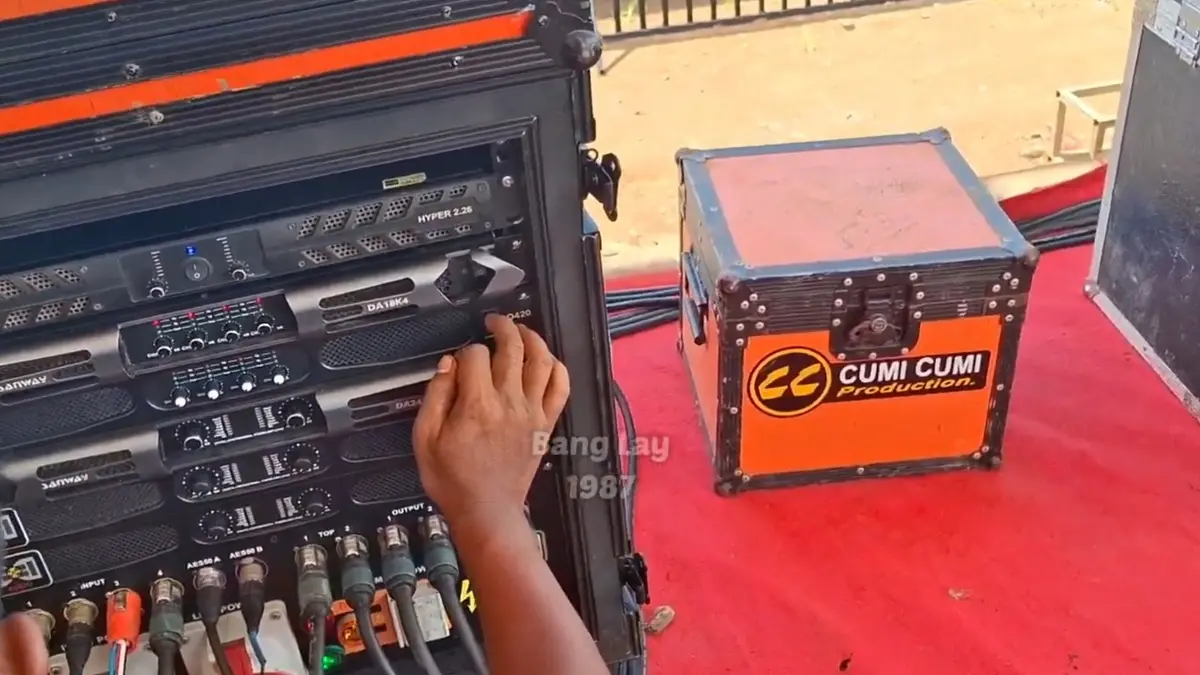 Audio Cumi-Cumi terbaru menghadirkan power plug and play dan subwoofer 18 inci. Simak detail perangkat baru hingga persiapan sistem untuk live.(ScYoutube)