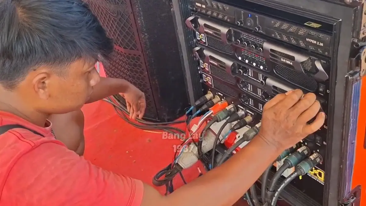 Audio Cumi-Cumi terbaru tampil dengan power plug and play dan subwoofer 18 inci. Simak detail pembaruan sistem audio hingga persiapan live.(ScYoutube)