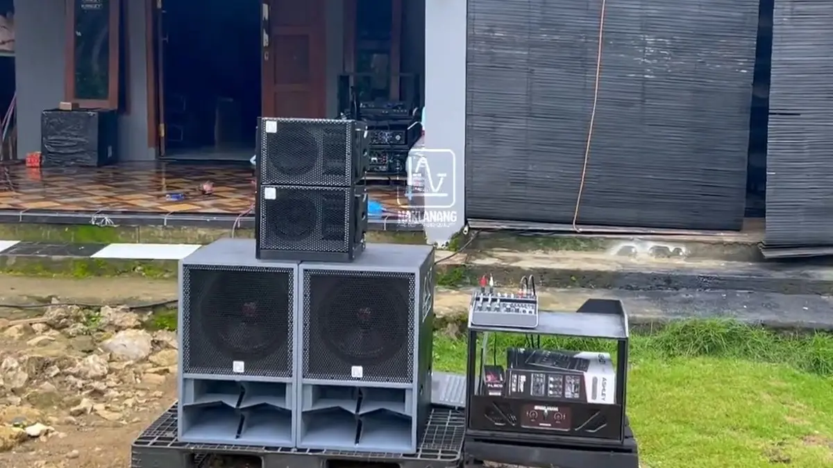 Harga sound horeg rumahan mulai Rp4 jutaan. Paket 12 inch ini sudah lengkap dengan power, mixer, mic, kabel dan garansi. (PINTEREST)