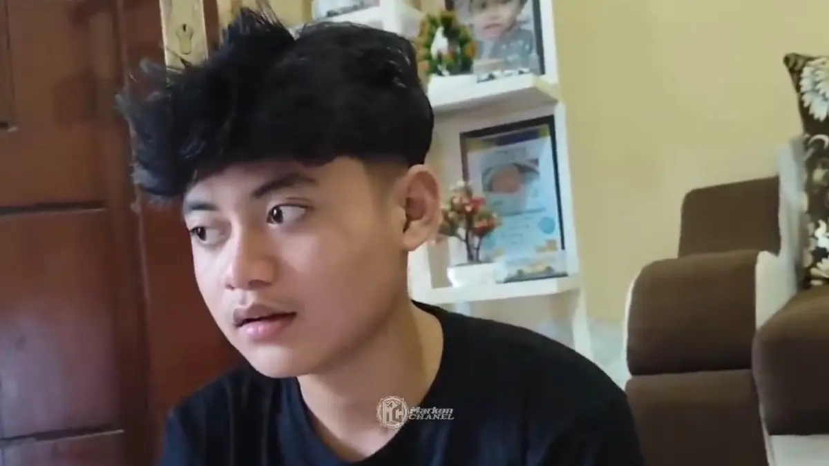Mbak Angel Dika Junior jadi sorotan usai 4 kali ikut kawal karnaval. Simak perjalanan, dukungan fans, dan jadwal acaranya.(ScYoutube)