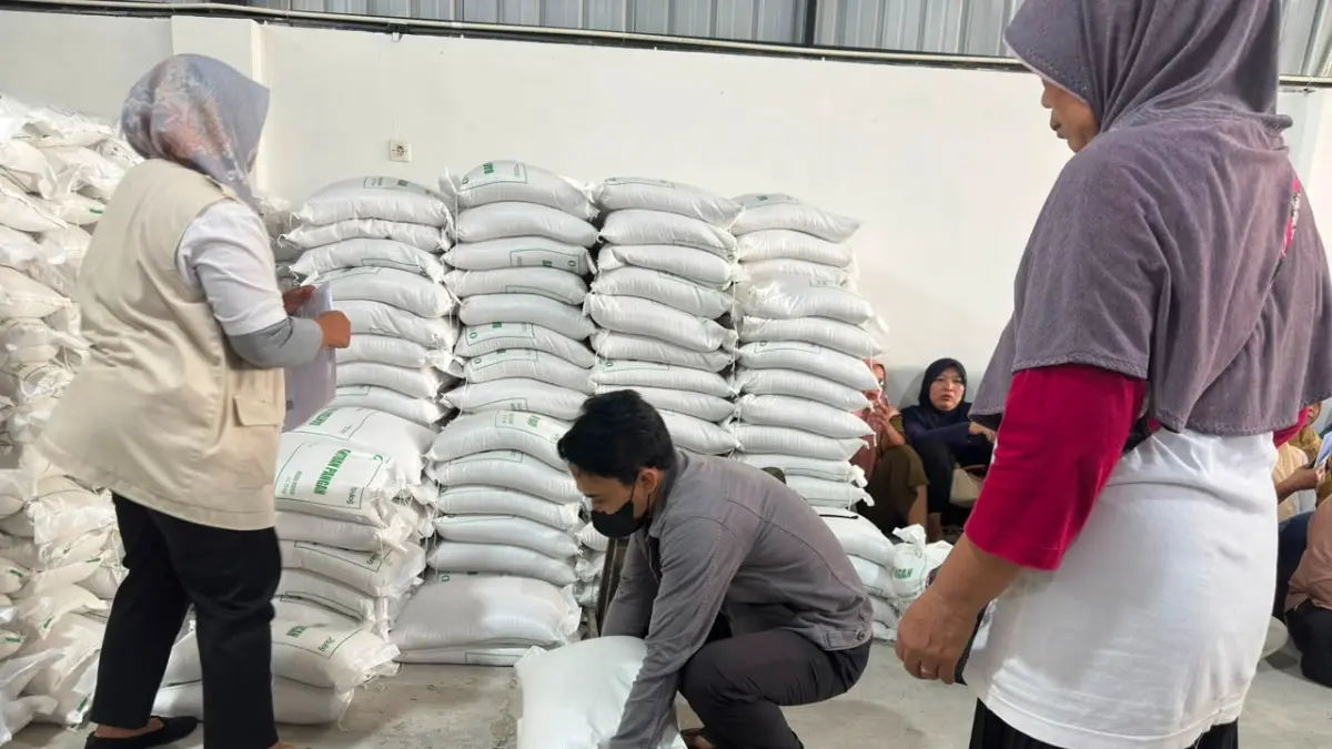 Sebanyak 19.602 warga Kota Blitar menerima bantuan pangan tahap II berupa beras 10 kg per bulan untuk periode Juli–September 2026.